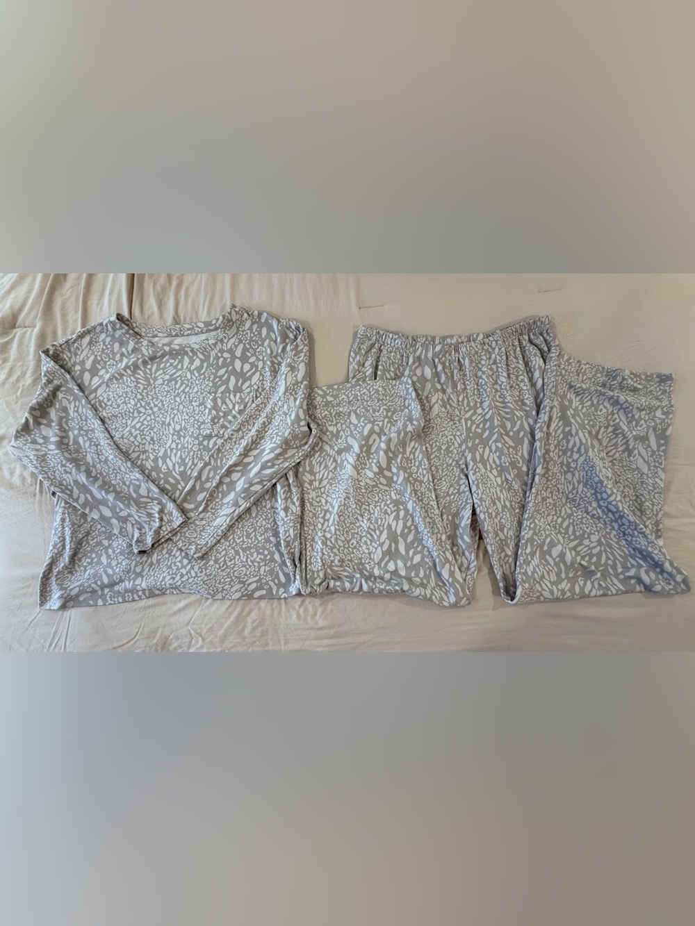 Koolaburra Women's Long Sleeve Pajama Set in Light Gray and White Animal Print